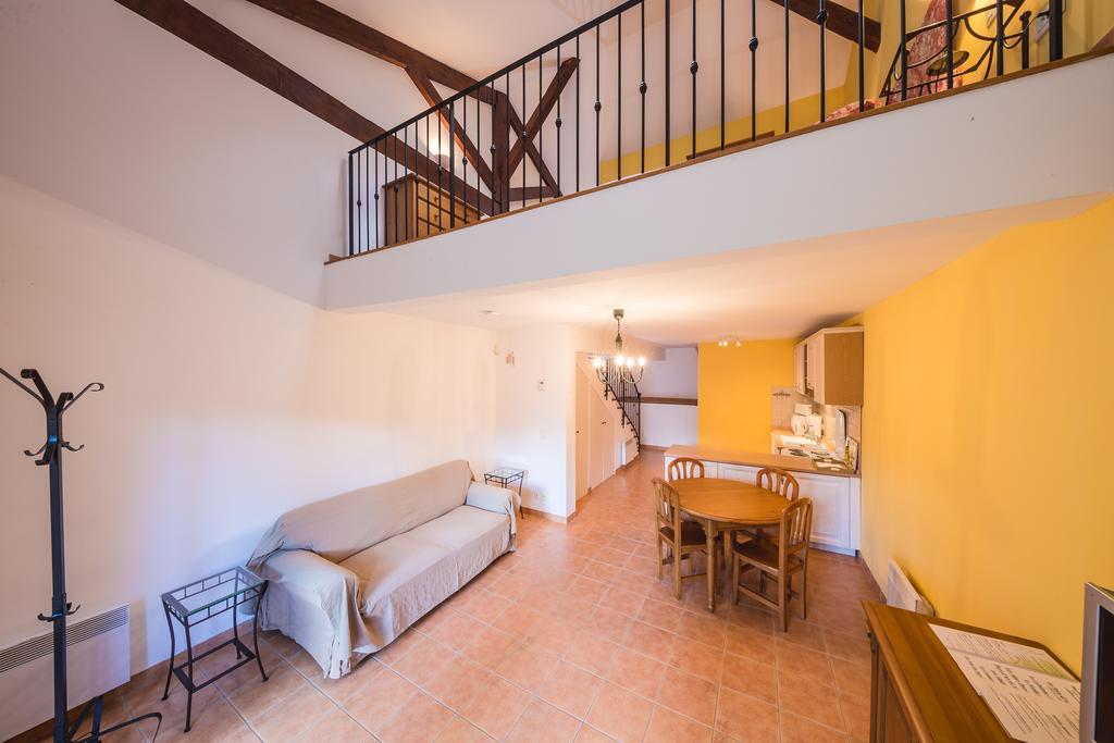 Le Relais Du Grand Logis Hotel Mirabeau  Bagian luar foto