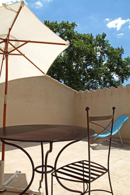 Le Relais Du Grand Logis Hotel Mirabeau  Bagian luar foto