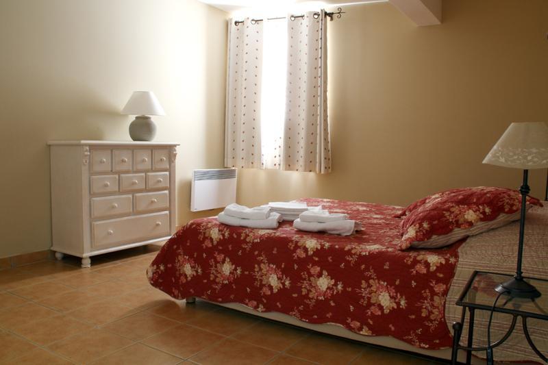 Le Relais Du Grand Logis Hotel Mirabeau  Bagian luar foto