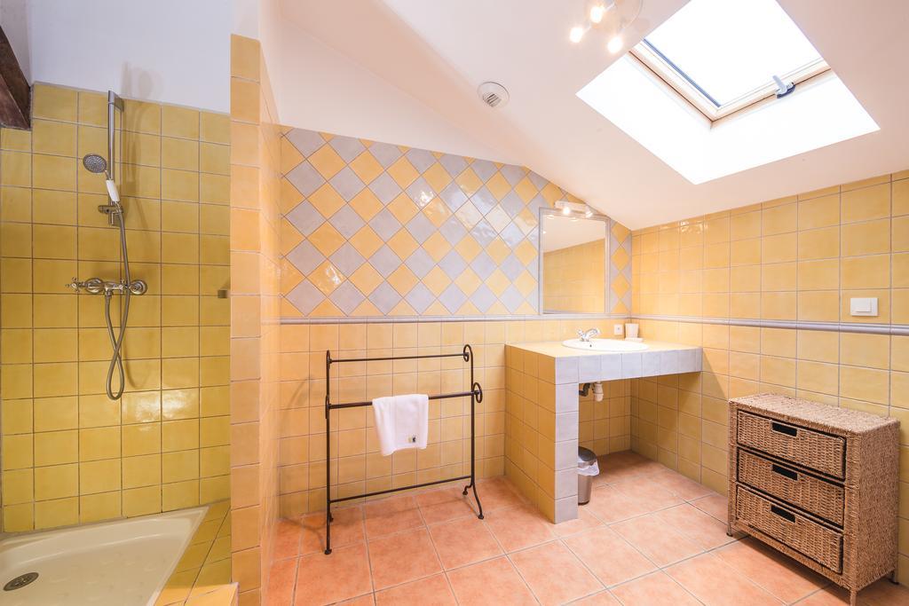 Le Relais Du Grand Logis Hotel Mirabeau  Bagian luar foto