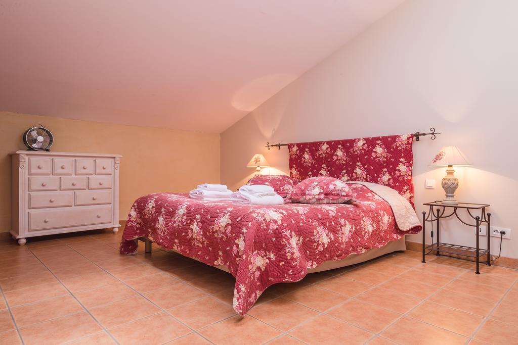 Le Relais Du Grand Logis Hotel Mirabeau  Bagian luar foto