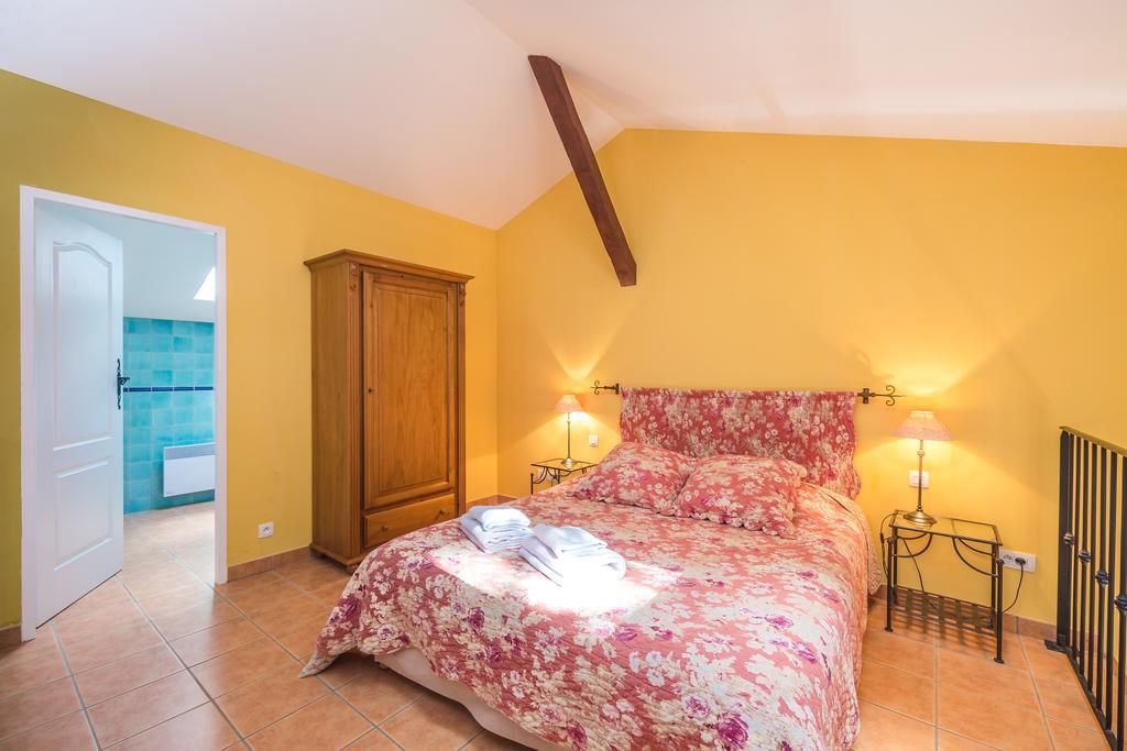 Le Relais Du Grand Logis Hotel Mirabeau  Bagian luar foto