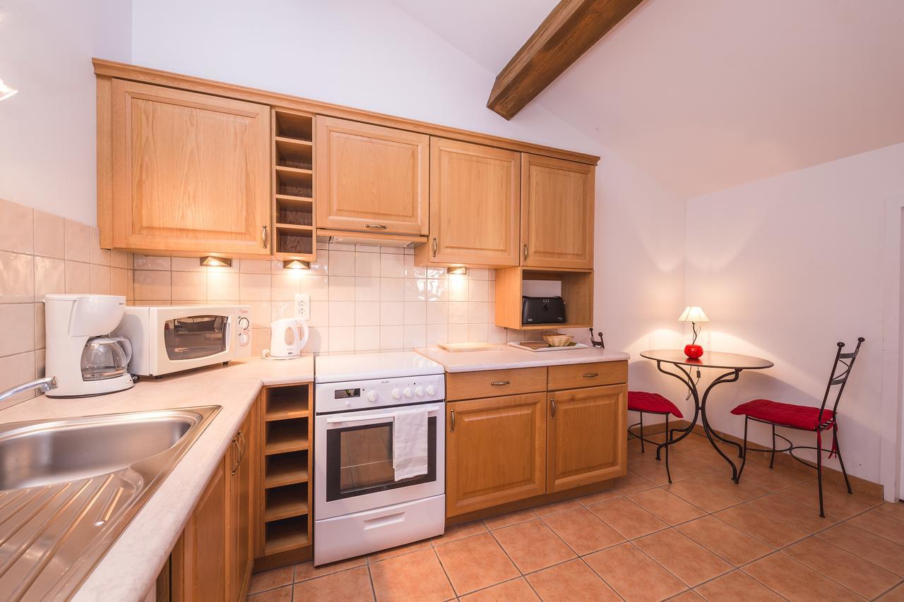 Le Relais Du Grand Logis Hotel Mirabeau  Bagian luar foto