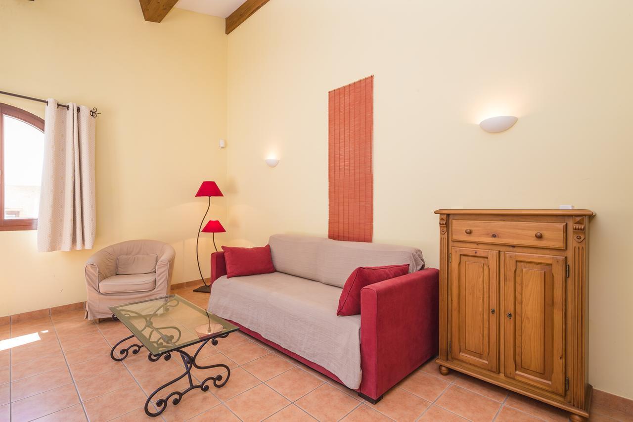 Le Relais Du Grand Logis Hotel Mirabeau  Bagian luar foto