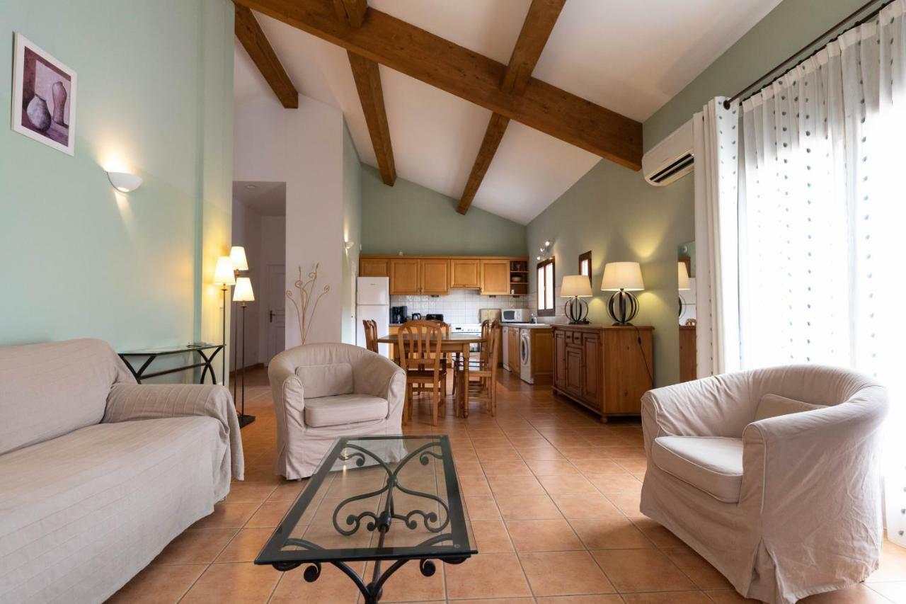 Le Relais Du Grand Logis Hotel Mirabeau  Bagian luar foto
